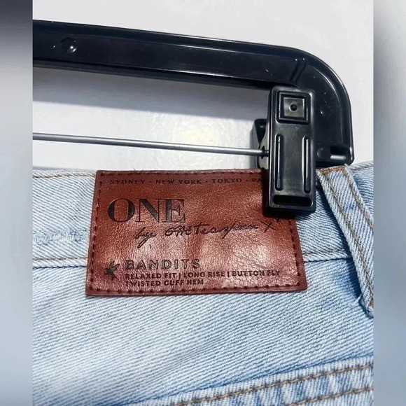 One Teaspoon Bandits Relaxed Fit Long Rise Button Fly Distressed Twist Hem Short - Picture 4 of 5